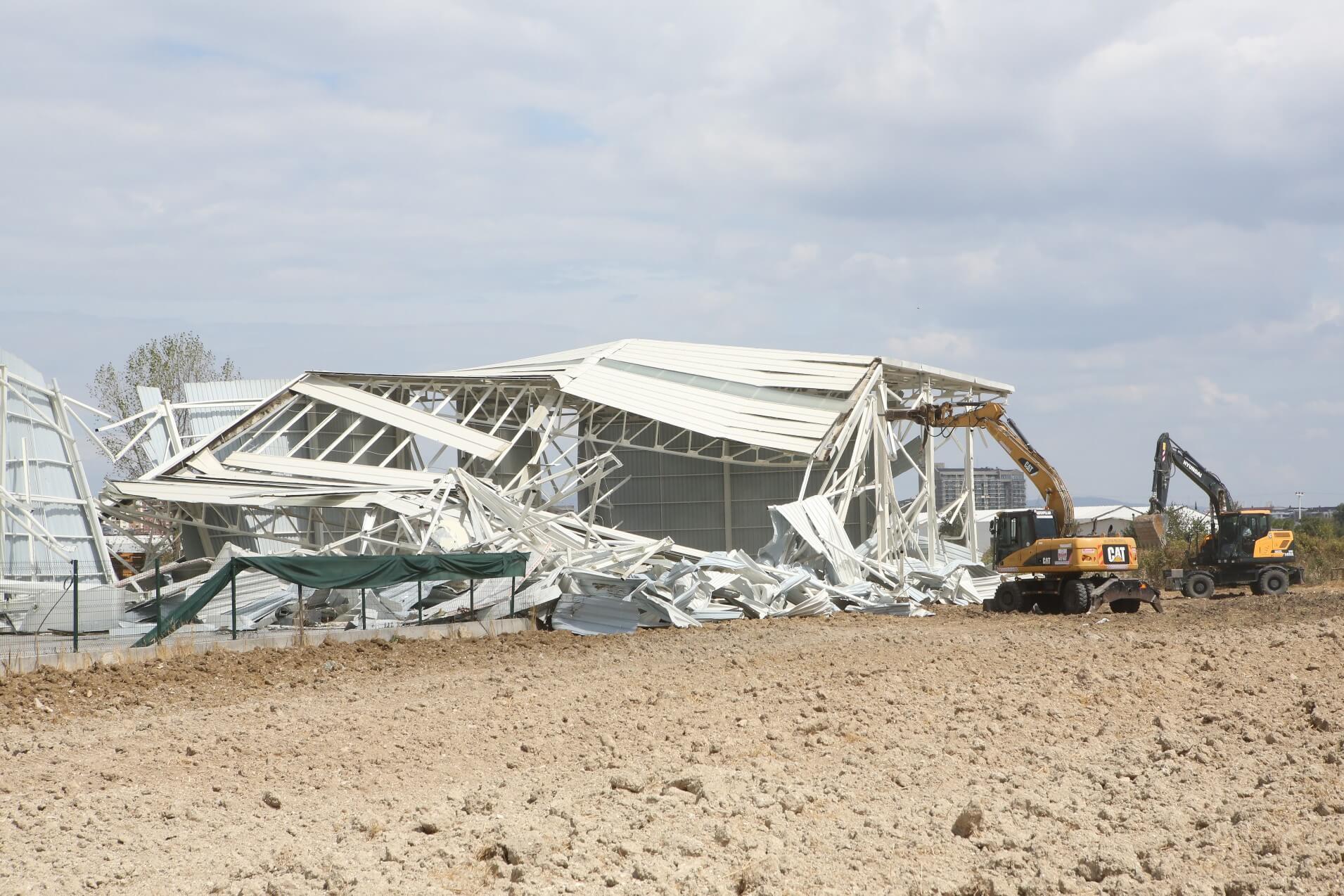 Yaylacık’ta kaçak iş yeri yıkıldı