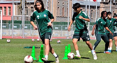 Yüksekovaspor Kadın Futbol Takımı oyuncusu Nurtel: Doğuda kadınların başarısını görünür kıldık