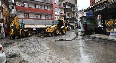 Zonguldak'ta sağanak; sürücüler zor anlar yaşadı