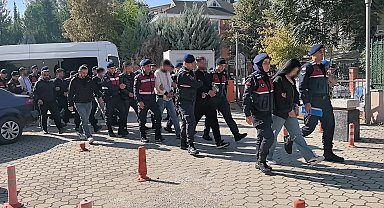 1 kişinin öldüğü silahlı kavganın şüphelileri adliyeye sevk edildi