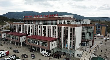 16 yaşındaki çocuk, karın ağrısı şikayetiyle geldiği hastanede doğum yaptı