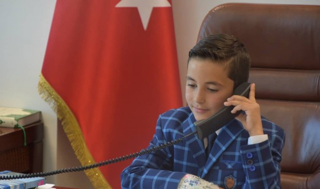 23 Nisan'da Başkanlık Koltuğuna Küçük Enes Oturdu