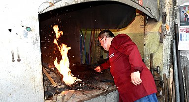 'Ahi esnaf beratı' alan Ahmet Yavuz, 45 yıldır demir dövüyor