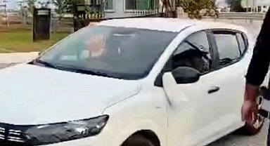 'Düğün konvoyu aracı' görünümlü otomobilde, 1 hükümlü ile 5 kaçak göçmen yakalandı