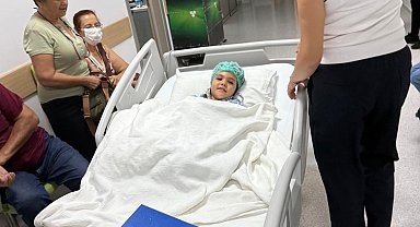 4 yaşındaki Mavi İmer'in parmağı, anaokulunun demir kapısına sıkışıp koptu