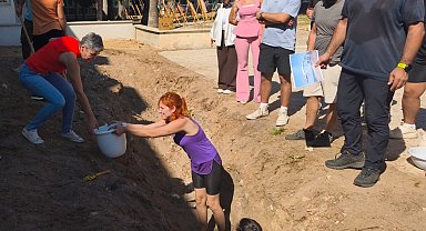 4 yıl önce gömülen balinanın iskeleti bilimsel kazıyla gün yüzüne çıkartılıyor