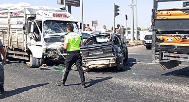 6 aracın karıştığı zincirleme kazada 12 kişi yaralandı