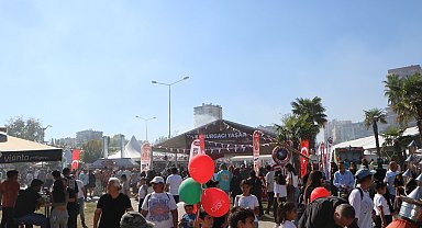 Adana Lezzet Festivali'ne 2'nci gününde yoğun ilgi