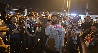 Adana'da İsrail protestosu; ABD Konsolosluğu'na taşla saldırdılar