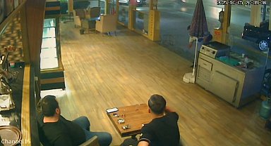 Adana'da pastaneye el bombası atıldığı anların yeni görüntüleri ortaya çıktı