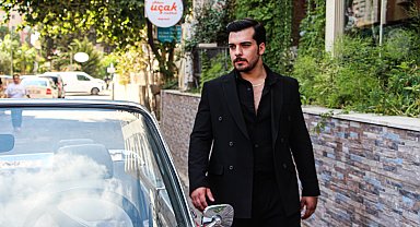 Adanalı galerici 'Eşref Tek' otomobil videolarıyla sosyal medyada gündem oldu