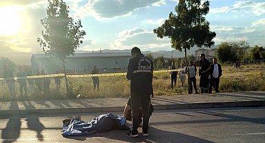 Afyonkarahisar'da TIR'la çarpışan motosikletteki 2 kişi öldü