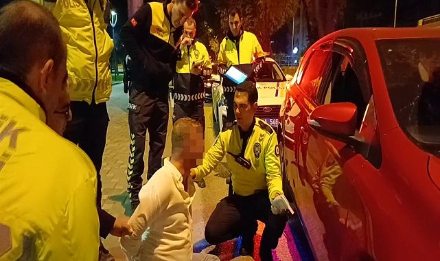 Alkollü sürücü, 'Amcam MİT'te' deyip polislere direndi