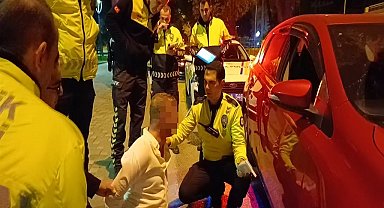 Alkollü sürücü, 'Amcam MİT'te' deyip polislere direndi