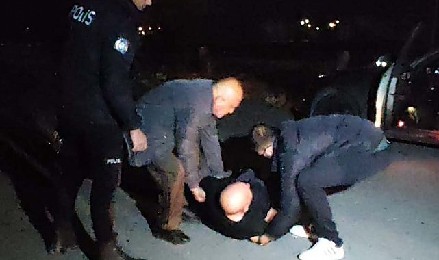 Alkollü sürücü, 'Valiyi arayacağım', yanındaki yolcu ise 'Babam hakim' diye polisi tehdit etti: 2 tutuklama