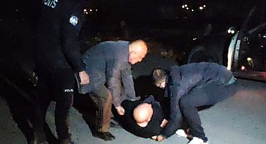 Alkollü sürücü, 'Valiyi arayacağım', yanındaki yolcu ise 'Babam hakim' diye polisi tehdit etti: 2 tutuklama