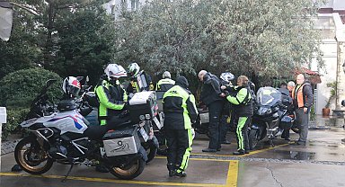 Almanya'dan gelen motosiklet tutkunları İzmir'de; 84 yaşında, 6 bin kilometre katedecek