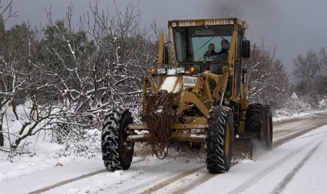 Altay Kar Fırtınası Gemlik’i Beyaza Bürüdü: Ekipler Sahada
