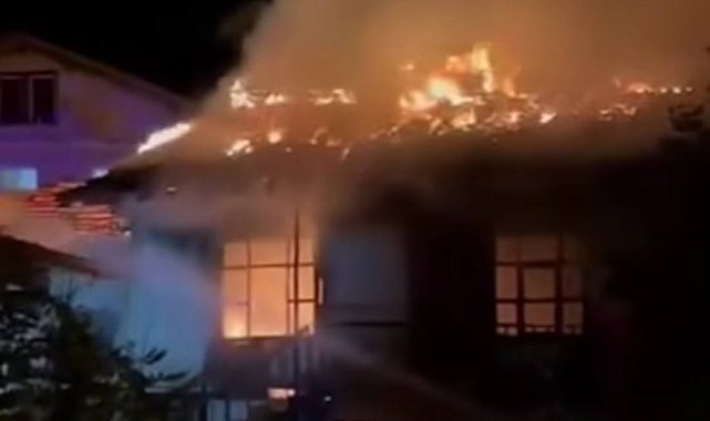 Amasya'daki yangında 2 ev kül oldu