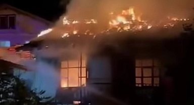 Amasya'daki yangında 2 ev kül oldu