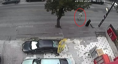 Ambulansın çarptığı yaya öldü; kaza kamerada