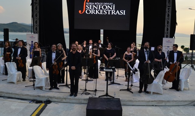 Amfi tiyatroda klasik müzik akşamı