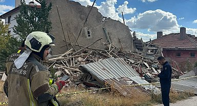 Ankara'da 3 katlı metruk bina çöktü