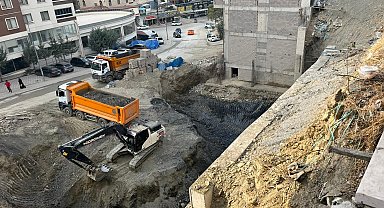 Ankara'da inşaat kazısında toprak kaydı, yanındaki 17 katlı bina tahliye edildi