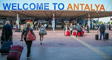 Antalya turizminde yeni 2 rekor; her 4 turistten 1'i Rus