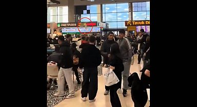 AVM'de 'ne bakıyorsun' kavgası kamerada