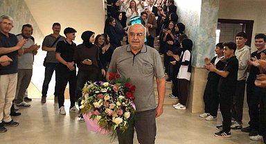 Aydın'da emekli olan 40 yıllık öğretmen alkışlarla uğurlandı