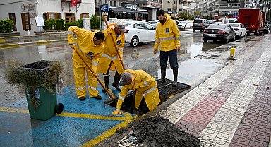 Aydın'da sağanak nedeniyle bazı yollar suyla doldu