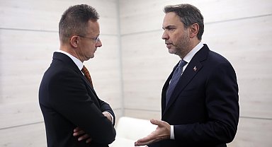 Bakan Bayraktar, Moskova'da Macaristan Dışişleri ve Ticaret Bakanı Szijjarto ile görüştü