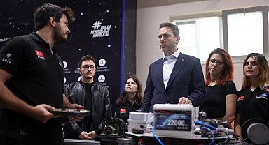 Bakan Bayraktar, Samsun'da öğrencilerle buluştu