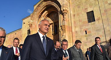 Bakan Ersoy: Halk kütüphanelerimizi çok işlevli merkezler haline getiriyoruz