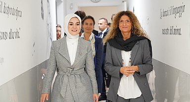 Bakan Göktaş'tan Roma'da engelli çocukların sanat eğitimi aldığı merkeze ziyaret