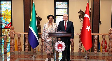 Bakan Güler, Güney Afrikalı mevkidaşı ile görüştü