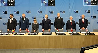 Bakan Güler, NATO Savunma Bakanları ile aile fotoğrafı çekimi ve imza törenine katıldı