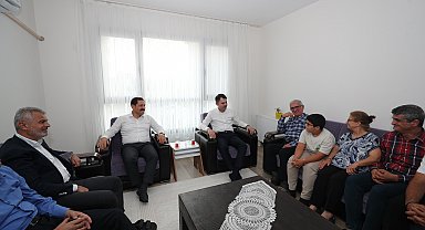 Bakan Kurum'dan, Hatay'da depremzede aileye ziyaret