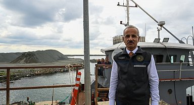 Bakan Uraloğlu: Karaya oturan gemiden 35 metreküp yakıtı güvenle tahliye ettik