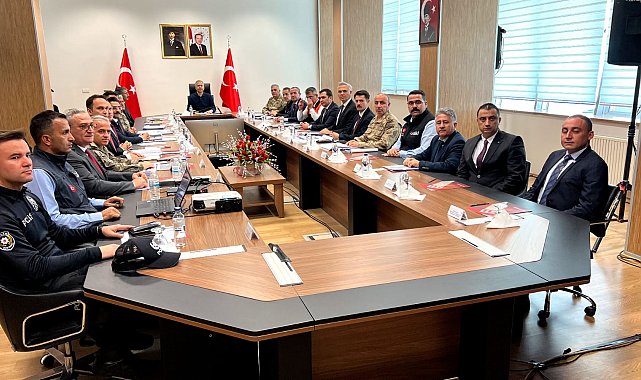 Bakan Yerlikaya, Hakkari'de 'Sınır Güvenliği Toplantısı'na katıldı