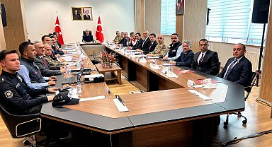 Bakan Yerlikaya, Hakkari'de 'Sınır Güvenliği Toplantısı'na katıldı