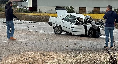 Balıkesir'de öğrenci servisi ile otomobil çarpıştı: 2 ölü, 7 yaralı