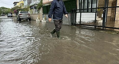 Balıkesir'de sağanak; cadde ve sokaklar göle döndü