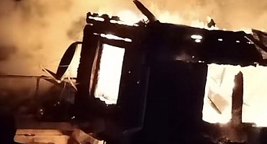 Bartın'da 2 katlı ahşap ev yandı