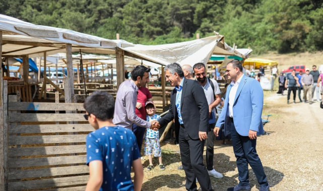 Başkan Deviren Kurban Pazarı'nı Ziyaret Etti