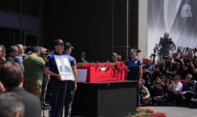 Başkan Deviren, Manisa Büyükşehir Belediye Başkanı Ferdi Zeyrek'in Cenazesine Katıldı