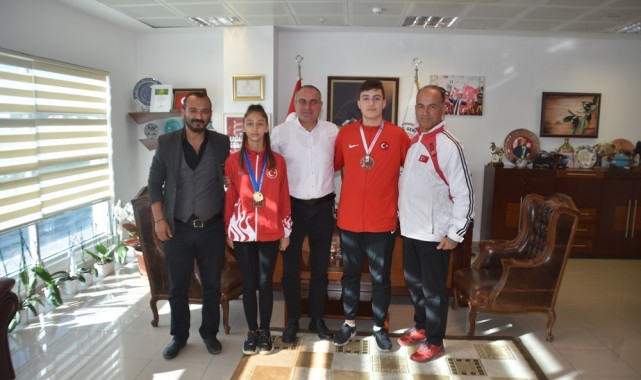 Başkan Sertaslan şampiyon sporcuları kutladı