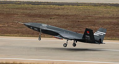 Bayraktar Kızılelma ilk atış testinde hedefi tam isabetle vurdu