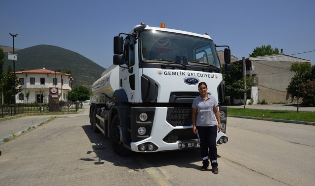 Belediyemizde kadın ağır vasıta şoförü göreve başladı